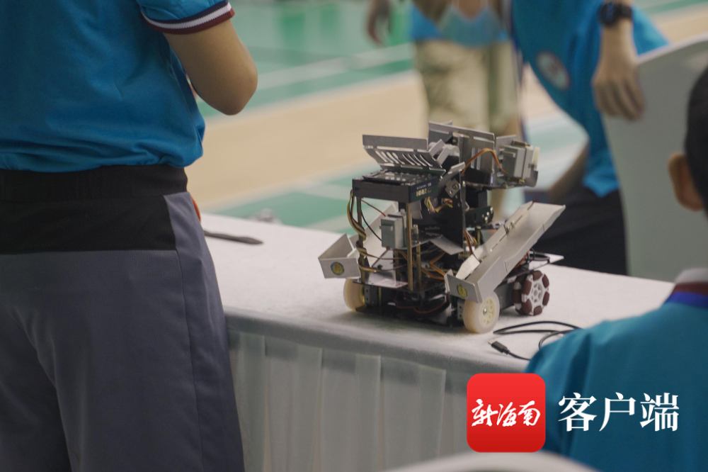  曼联客场逆转取胜，C罗赛后表态留队意愿强烈  